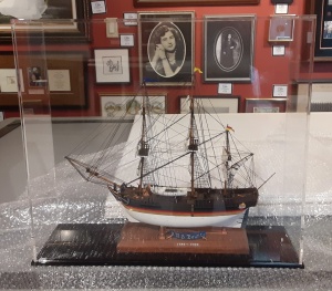  Display Case Ship